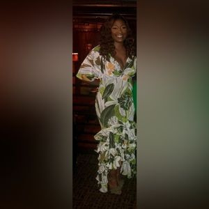 Excellent Condition!! Fashion Nova Ruffle Tropical Print Dress! Size Large